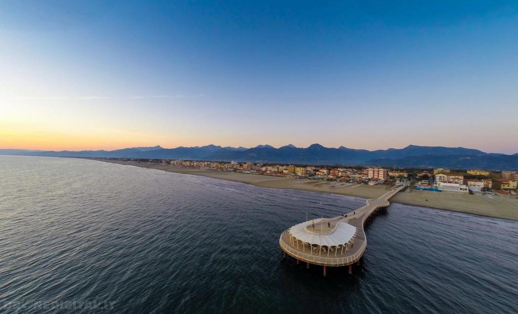 Hotel Dei Tigli Lido di Camaiore Exteriör bild